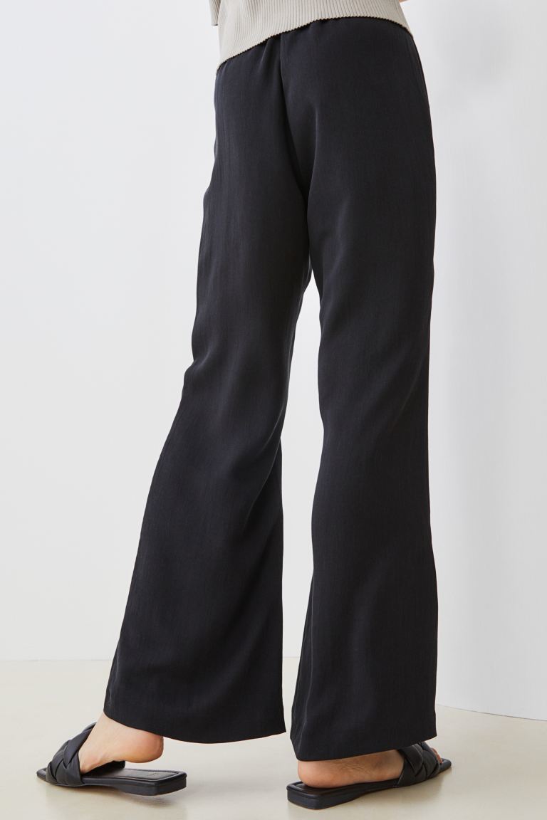 wide-cut lyocell-blend pants - black