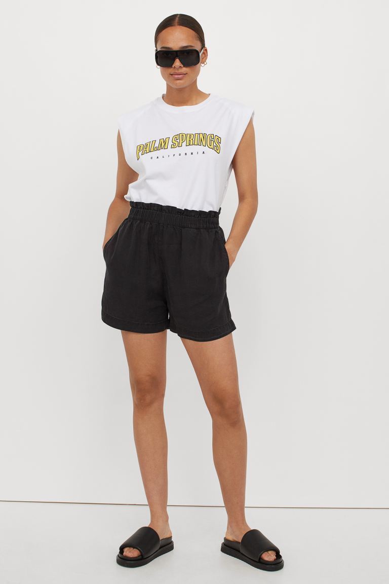 wide-cut lyocell shorts - black